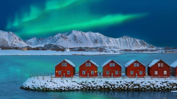 case-rosii-norvegia-aurora-boreala
