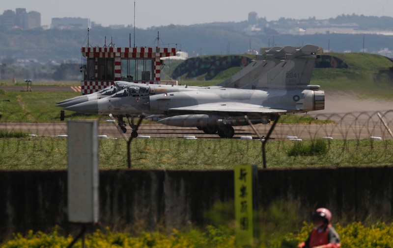China anunță noi exerciții militare în jurul Taiwanului, deşi trebuia să le încheie duminică. Cum răspunde Taipei