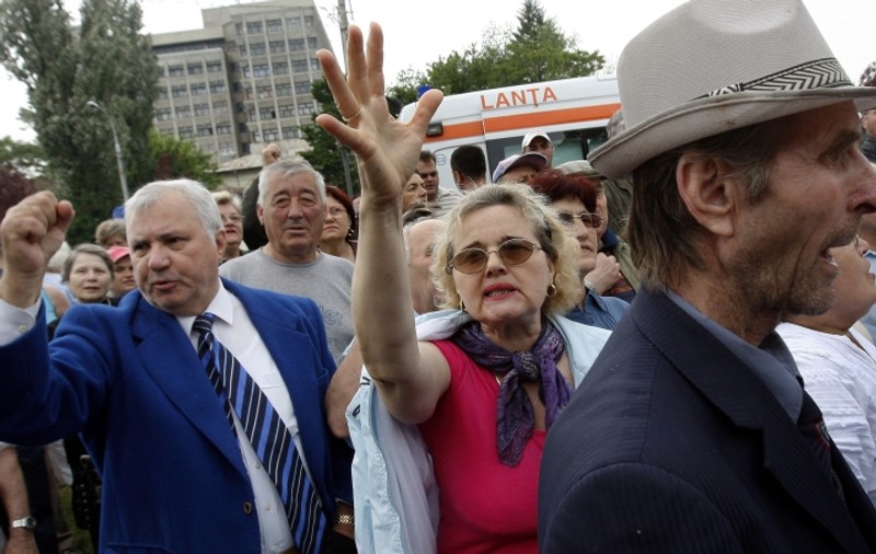 Bugetarii ies iar în stradă, la Guvern şi Administraţia Prezidenţială
