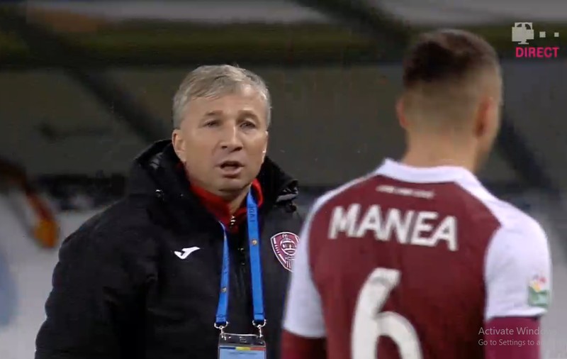 Dan Petrescu l-a înjurat ca la ușa cortului pe Cristian Manea. Antrenorul i-a reproșat fundașului primul gol marcat de Craiova