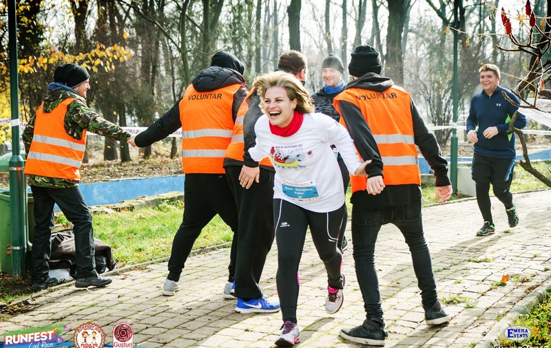 Jocurile copilăriei la RUNFEST - Fuga pe uliță. Sute de concurenți s-au bucurat de o cursă distractivă / GALERIE FOTO