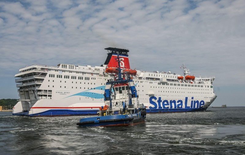 Un băiețel de 7 ani a căzut în Marea Baltică de la bordul unui feribot, mama lui a sărit după el. Recuperați și cu ajutorul NATO, cei doi au murit la spital