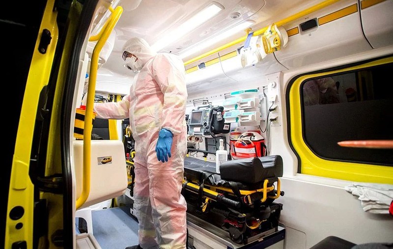 O tânără de 18 ani a murit în Marea Britanie din cauza COVID-19
