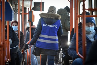 Controlorii cu veste nu produc atât de multe amenzi pe cât și-ar dori oficialii societății.&nbsp;Foto: Agerpres