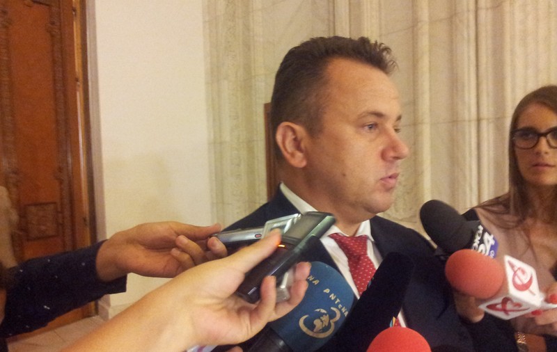 Pop: Astăzi am notificat 5 edituri, care folosesc avizul Ministerului, pe copertă, ilegal; Joi aprobăm actul normativ pentru avizarea auxiliarelor