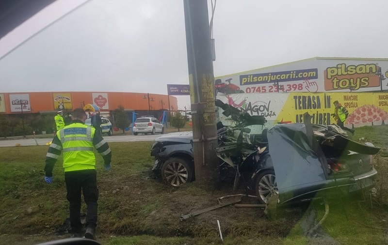 VIDEO | Șofer de 33 de ani mort pe loc la Snagov, pe DN1. Mașina lui s-a încolăcit pe un stâlp, pe sensul spre București