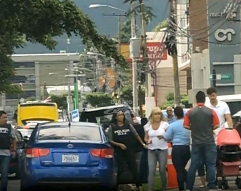 Elena Udrea locuia într-un imobil de lux în San Jose, Costa Rica, unde chiria era exorbitantă. Mânca la restaurante de fițe și plătea numai cash