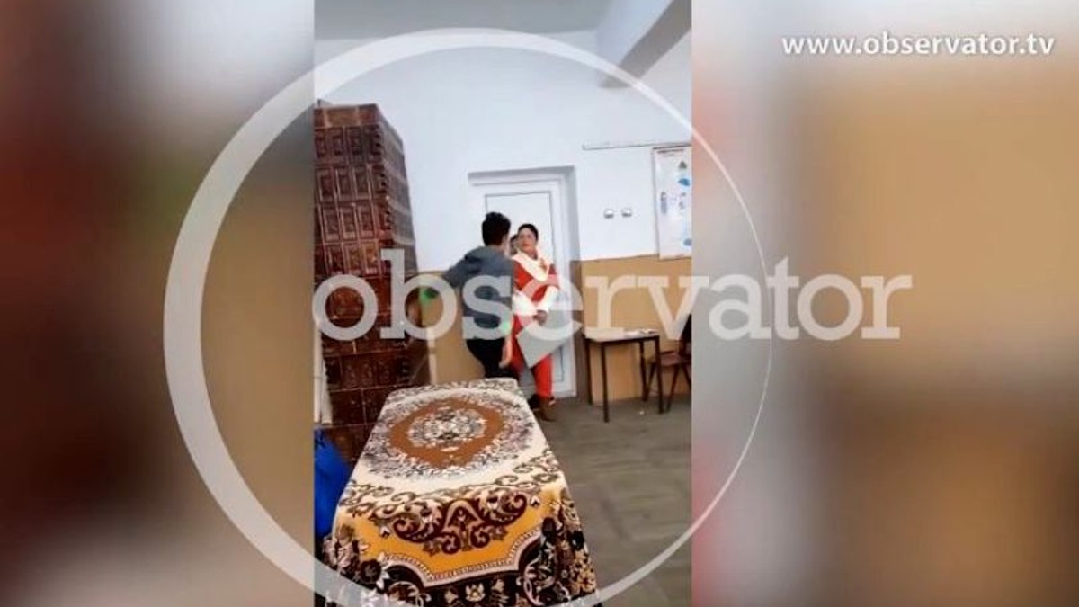 Elev din Teleorman, reținut după ce și-a agresat profesoara