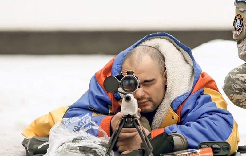 Foc de voie! Sportivii Ion Oncescu şi Ciprian Sora şi cântăreţele Nicola şi Sophia s-au antrenat cu lunetiştii SIAS | FOTO