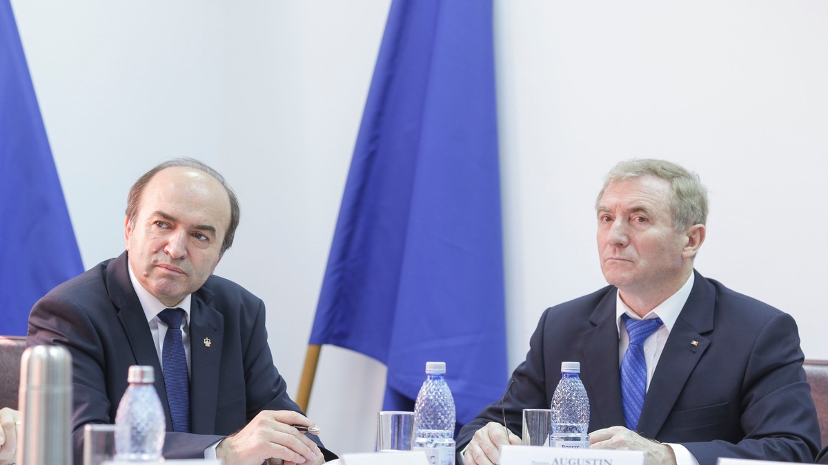 Tudorel Toader anunță când îi va trimite președintelui cererea de revocare a lui Augustin Lazăr