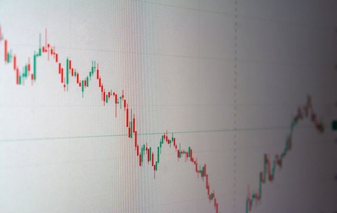 Obligațiunile României sunt evaluate de investitori aproape de categoria „junk”. De ce contează bugetul pentru 2027