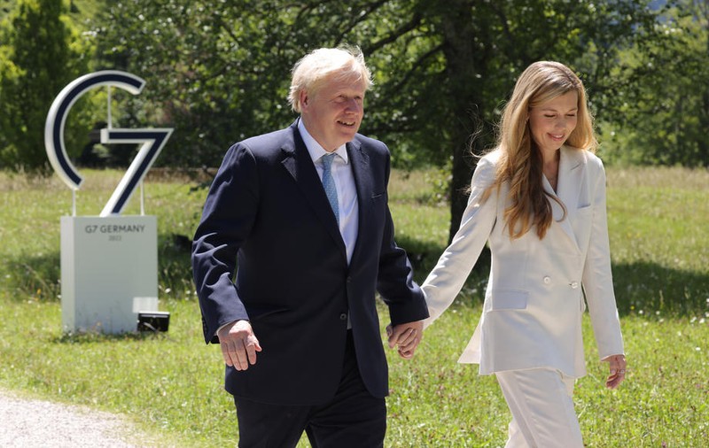 Boris Johnson a trimis, înainte să demisioneze, invitaţii la o petrecere pentru a-şi sărbători nunta secretă
