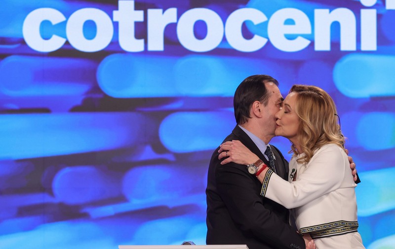 Ludovic Orban anunță că se retrage din cursa prezidențială și o susține pe Elena Lasconi. Orban a părăsit dezbaterea de la Digi24