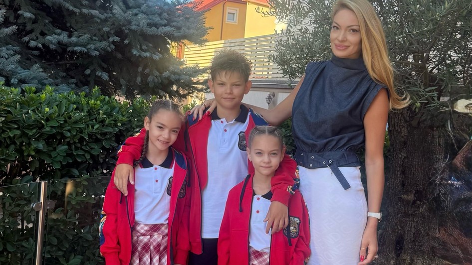 Valentina Pelinel si copiii ei