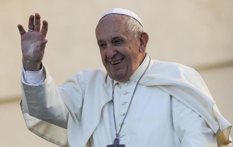 O gafă comisă pe contul de Twitter al Papei Francisc a stârnit hohote de râs și mii de comentarii din partea internauților