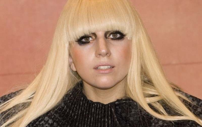 Lady GaGa s-a cuplat cu un barman