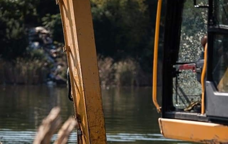 Apele Române: Peste 300 de tone de deşeuri au fost scoase din Lacul Fundeni în 5 zile
