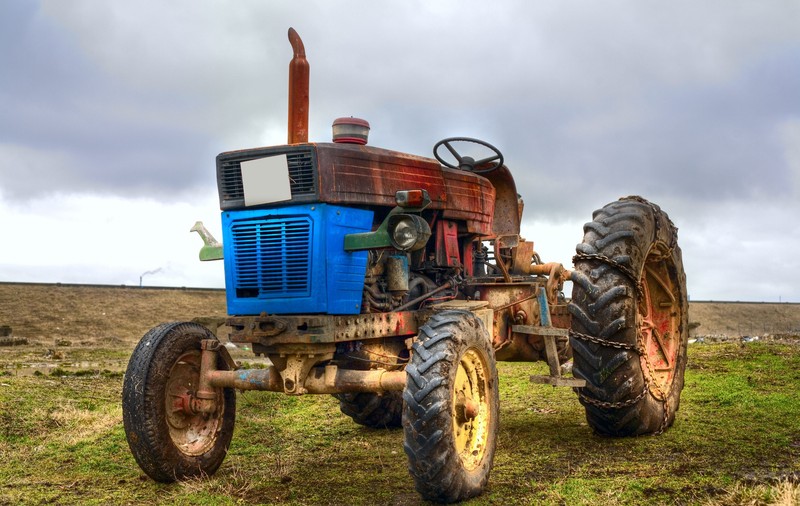 Bărbat, omorât chiar de tractorul pe care îl conducea