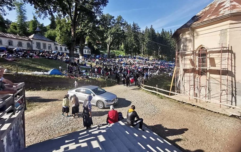 10.000 de credincioși, așteptați la Mănăstirea Nicula pentru pelerinajul de Adormirea Maicii Domnului
