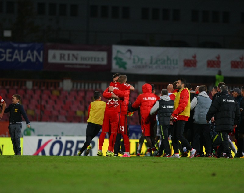 LIGA I LA FOTBAL, etapa a 14-a / Scandal după meciul Dinamo - ASA Tîrgu Mureș 2-1. ^Ardelenii protestează oficial printr-un comunicat în care reclamă un ”fault evident și lipsă de fair-play”! GALERIE FOTO