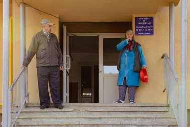 Locuitorii din zonă sunt nemulțumiți de praful de pe șantier
