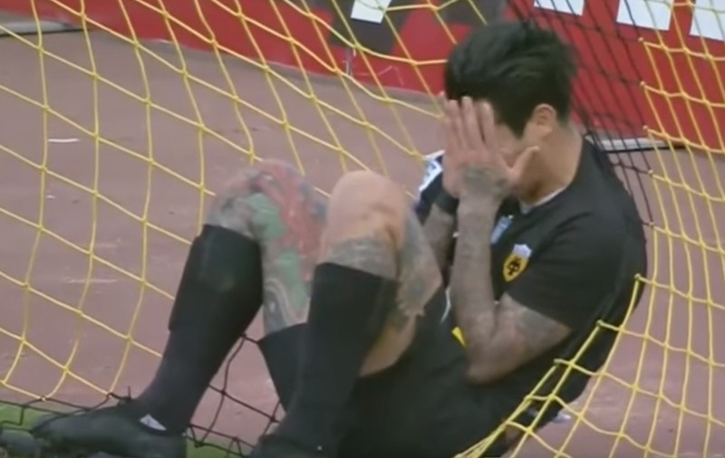 Araujo, de la AEK Atena, a oferit ratarea începutului de an! N-a putut marca de la 1 metru de poarta goală! | VIDEO