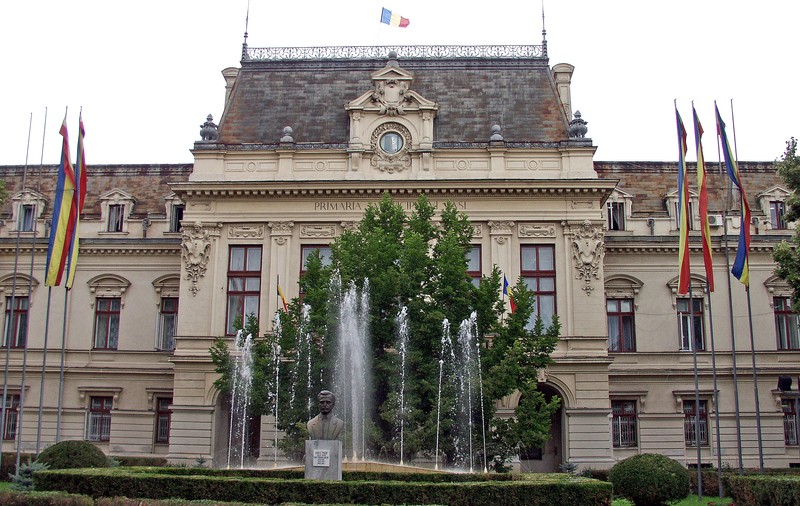 Trei angajați din Primăria Iași și firma care a organizat spectacolul de Revelion, urmăriți penal într-o anchetă a DNA