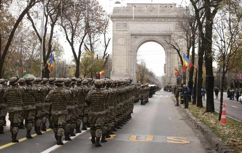 Restricțiile de circulație au aglomerat centrul Bucureștiului, din cauza repetiţiilor pentru parada militară de Ziua Națională