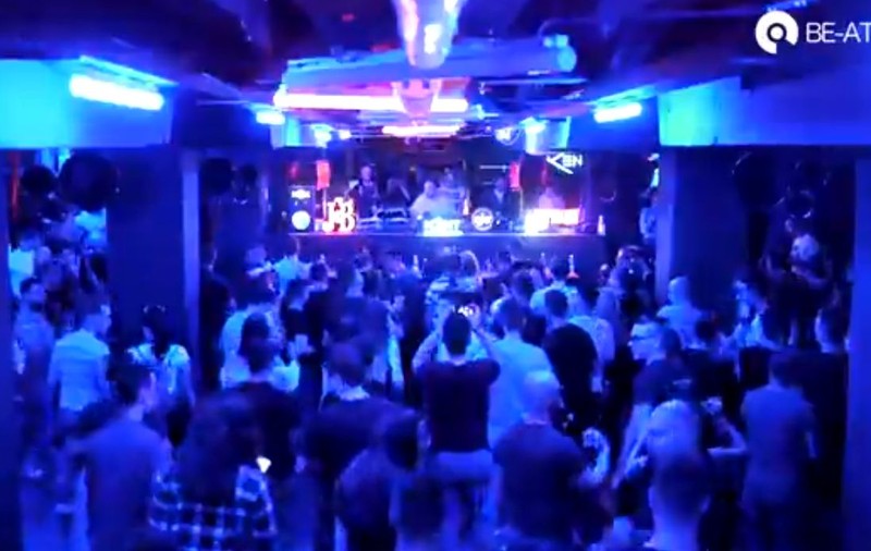 UPDATE: Scandal imens cu bodyguarzi în fața unui club din Timișoara. Poliția caută un individ care a tras cu pistolul