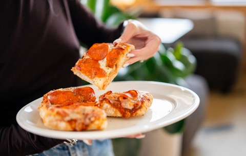 De ce te poți îmbolnăvi dacă mănânci resturile de pizza rece