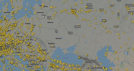 Spațiul aerian este închis deasupra UCrainei, dar și în vestul Rusiei FOTO: Flightradar24