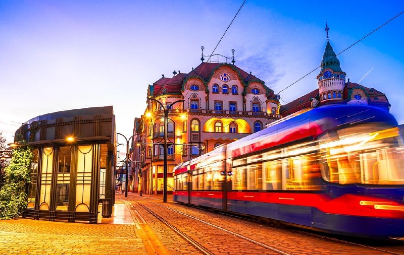 Transportul public din Oradea se scumpește. O călătorie cu autobuzul, mai scumpă decât în București