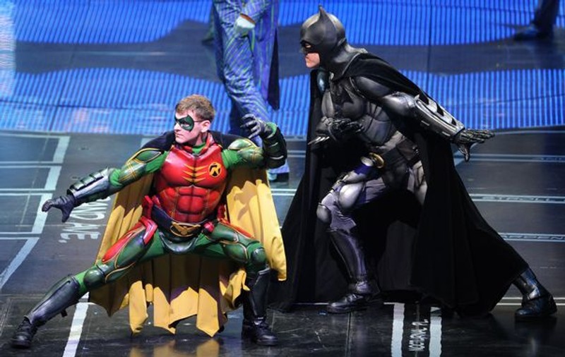 Atac armat la premiera "Batman" în SUA:  14 oameni au murit şi 50 au fost răniţi