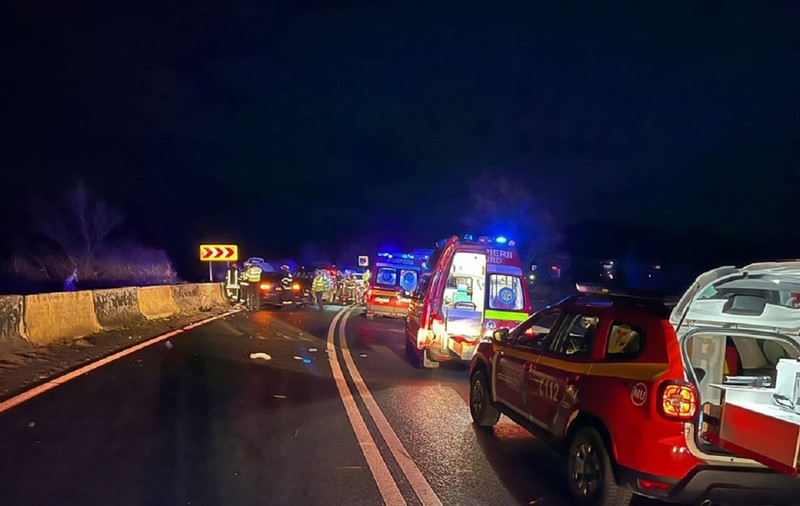 O familie de spanioli, mama, tatăl și fiica de 21 de ani, morții din accidentul de la Hula Bradului. Fiica de 15 ani e în stare critică