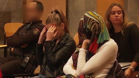 Două dintre victimele fraților Săndulache, la proces. Foto: Cadena Ser