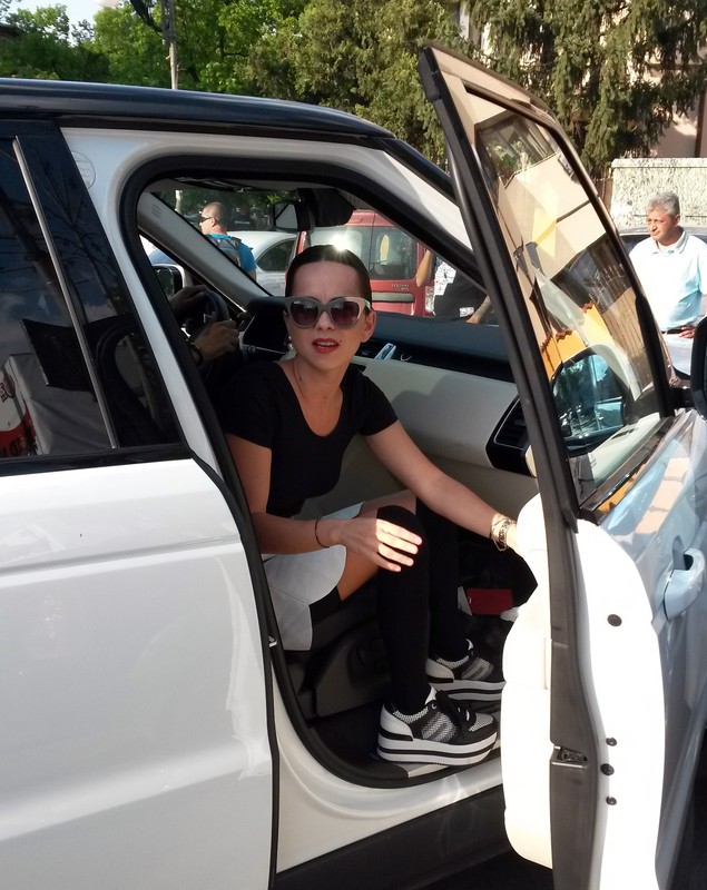 Cântăreața Inna, cu o supermașină la turneul de tenis: ”Am făcut gimnastică și atletism. Eram bună la viteză” / GALERIE FOTO