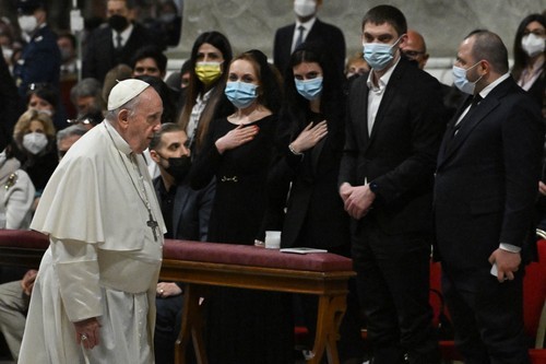 Primarul din Melitopol, Ivan Federov și parlamentarii ucraineni Maria Mezentseva, Olena Khomenko și Rustem Umerov au participat la Vatican la slujba de SF. Înviere Foto: Profimedia