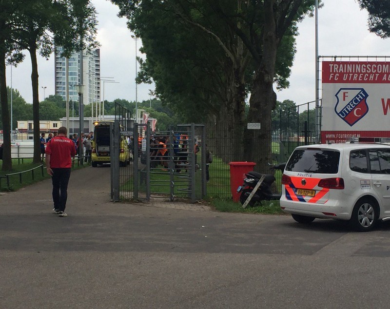 Panică la FC Utrecht. La șase ani de la drama lui Neșu, un fotbalist a ajuns la spital după ce a fost lovit de un scuter în baza de antrenament