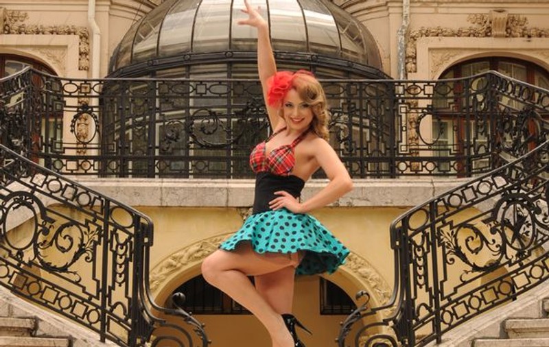 PREMIERĂ LIBERTATEA.RO | Pin up Girls lansează Summer Song!