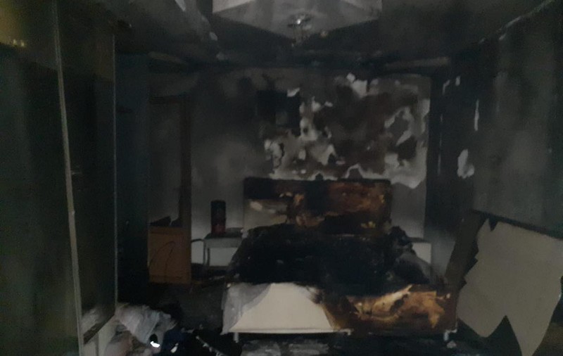 Un apartament a fost incendiat noaptea trecută în Bârlad. Focul, pus intenționat de hoții care au spart imobilul