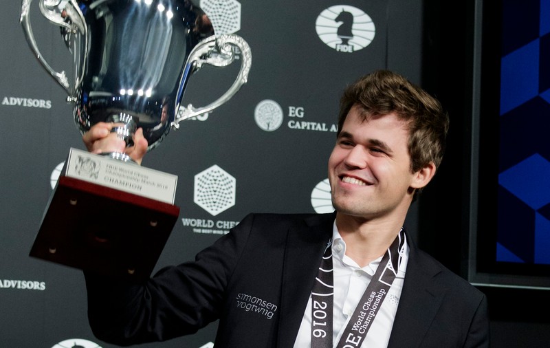 Magnus Carlsen și-a păstrat titlul mondial la șah. Norvegianul l-a învins pe Serghei Kariakin chiar de ziua lui