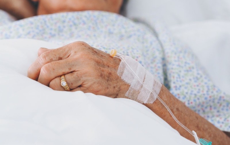 Deces trecut sub tăcere. O femeie din Galaţi a murit în azilul de bătrâni contaminat cu COVID-19, iar rudele nu au ştiut că trebuie să se protejeze