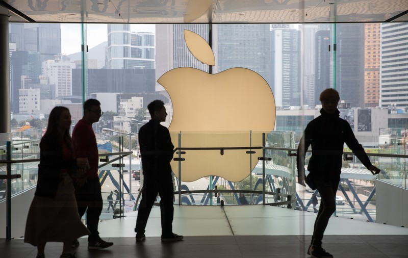Apple renunță la planul de a lansa o mașină electrică. Automobilul urma să rivalizeze cu Tesla