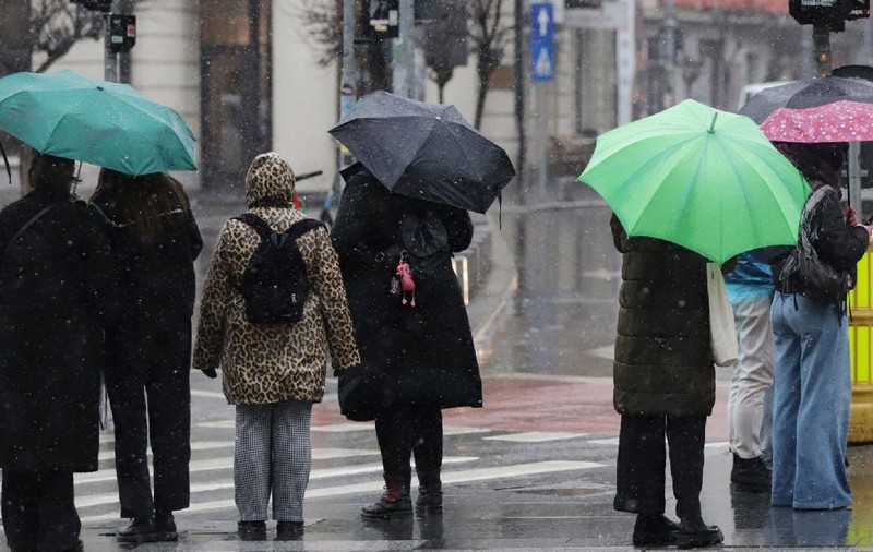 Val de frig, cu ploi, lapoviță și ninsori în următoarele zile. Prognoza meteo ANM în perioada 28 aprilie-25 mai 2026