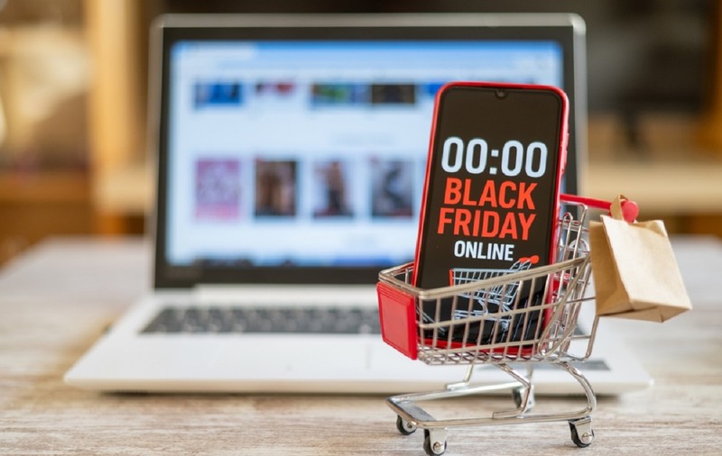 Black Friday la eMAG: peste 25 de tone de carne de porc şi 10 maşini vândute în primele ore
