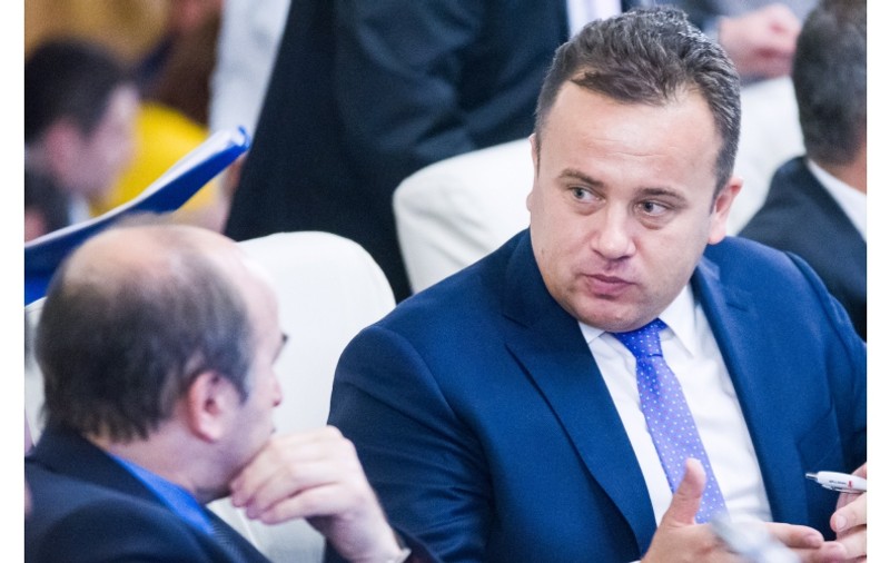 Ministrul Educației îi răspunde învățătoarei: Auxiliarele vor fi cumpărate de părinți, dacă un profesor face copii xerox, directorul pleacă!