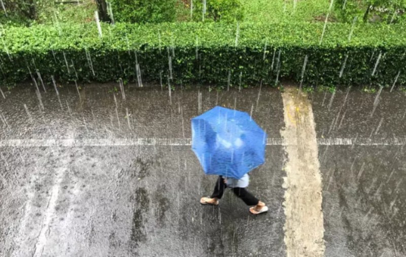 Mesaj RO-Alert în București. Cod roșu de ploi abundente: „Evitați deplasările și luați măsuri de adăpostire”