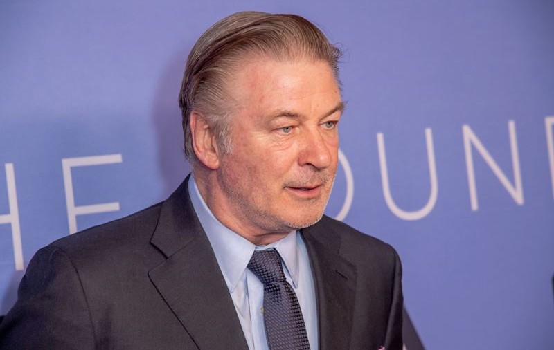 Alec Baldwin nu avea „niciun control asupra propriilor emoții”, „țipa și înjura frecvent” pe platoul de filmare de la „Rust”, susțin procurorii