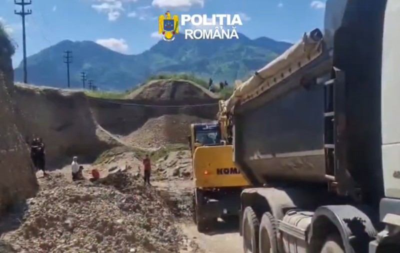 Sute de tone de moloz, descoperite îngropate ilegal la Brașov. Procurorii și polițiștii au început excavările | VIDEO