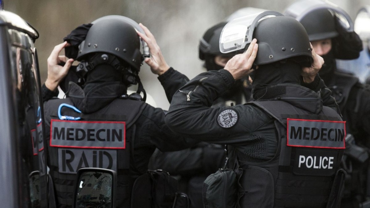 Două adolescente, acuzate că pregăteau un atac terorist